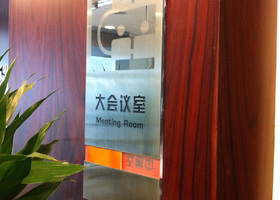 英文标志标识缺乏或不是很规范
